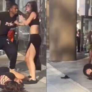 #ASOMBROSO Dos mujeres son brutalmente golpeadas mientras ciudadanos sólo observan Ver Video