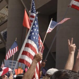 #INCREIBLE Latinos se burlan de otros latinos por no hablar español; aumenta uso de spanglish