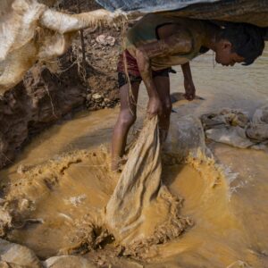 En la Venezuela real: Los niños sueñan con ser «mineros» en lugar de «doctores»