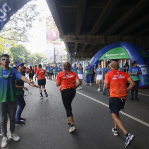 Atleta Bancamiga Joselyn Brea en los más alto del podio de Caracas Rock