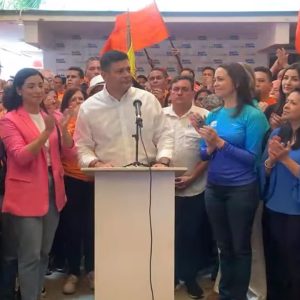 SIN SORPRESAS: Superlano declina a favor de María Corina Machado
