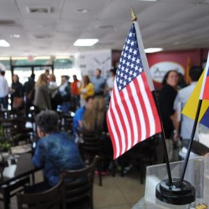 MAL EJEMPLO de compatriotas venezolanos en Villa Dallas: Denuncian que inmigrantes venezolanos causan pánico entre los residentes (Vídeos no aptos para personas sensibles)