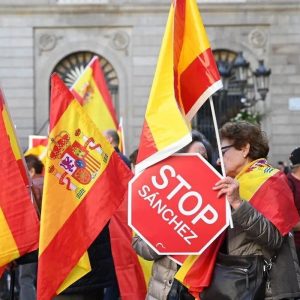 ARDE ESPAÑA: Miles de personas marcharon en toda España contra la amnistía de Sánchez