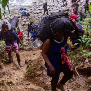 Nota de Agencia AP: Clan del Golfo utiliza flujo de migrantes para desviar atención de tráfico de cocaína, según HRW