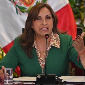 Según Presidenta de Perú, venezolanos abandonan el país «voluntariamente»