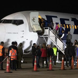 300 migrantes en un vuelo procedente de Estados Unidos arribaron a Venezuela
