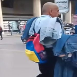 #INGENIO HECHO EN REVOLUCION: Se alquilan «pantalones» para ingresar a oficina pública en Venezuela