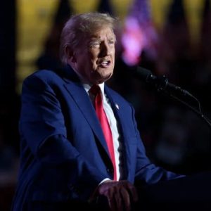 Donald Trump dice que los inmigrantes “envenenan la sangre” de Estados Unidos 