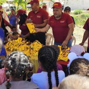 #VENEZUELA Joven futbolista unido a bombas de gasolina regalaron fiesta de reyes magos a 500 chamos de barrios en Caracas y Bolívar