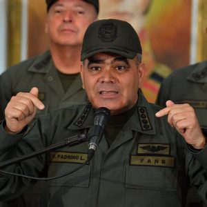 Se eleva a 33 el número de militares venezolanos expulsados de la Fuerza Armada por “conspirar”