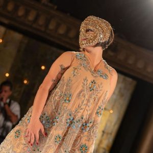 Popular influencer boricua Ivelissa Ríos rompe esquemas al desfilar para Carlos Alberto en New York Fashion Week