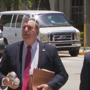 SIGUE EL ESCÁNDALO: Juez niega intento del comisionado Carollo de evitar el cobro de los $63 millones que debe