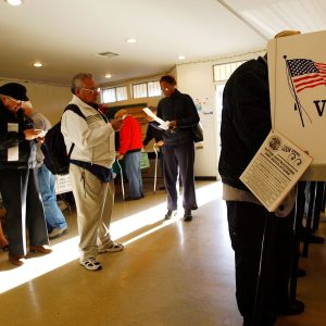 Más de 17 millones de latinos votarán en noviembre ¿Cuál será el impacto en los estados cruciales?