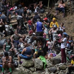 Analistas anuncian alza de hasta el 20 % de migrantes que cruzan el temido Tapón del Darién durante 2024