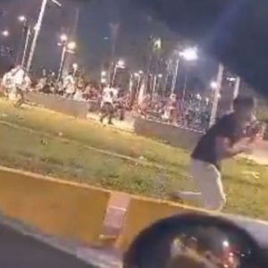 ENTRE PALOS Y PIEDRAS Terminó el Carnaval en Plaza Venezuela de Caracas
