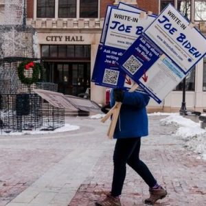 ENCUESTAS APUNTAN QUE Trump supera por cuatro puntos a Biden en enfrentamiento directo