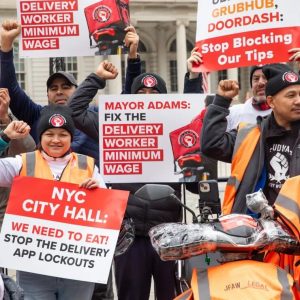 Trabajadores de «Delivery» denuncian constantes bloqueos de las aplicaciones de pedido que les impide cumplir con sus metas salariales