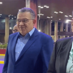 #SORPRESA: Ex rector Enrique Márquez inscribió su candidatura presidencial ante el CNE (Detalles) vea vídeo