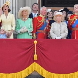 Grave crisis de credibilidad atraviesa la monarquía británica a dos meses después de la operación de Catalina