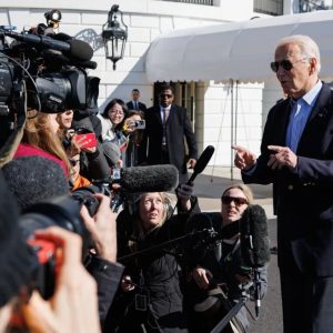 #ELECCIONES2024 En medio de preocupaciones por su edad, la campaña de Biden cambia de estrategia para dejar que el presidente sea él mismo