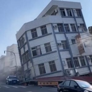 #ASIA Fuerte terremoto sacudió a Taiwán: Daños físicos considerables y temor de tsunami