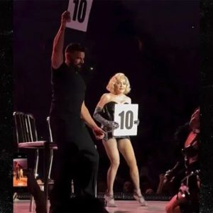 VEA VIDEO Ricky Martín en el show de Madonna: ¡¿Es eso una erección?!