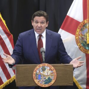 Florida planea abrir el «Deportation Depot», un nuevo centro de detención de inmigrantes