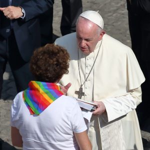 Caiga Quien Caiga el Papa Francisco señala: “Hay demasiado ambiente marica en ciertos seminarios”