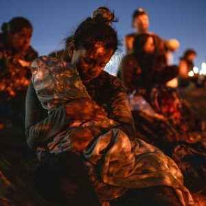 #OPINION Por Hamed Aleaziz: ¿Podrá cumplirse la medida de Biden de cerrar la frontera a los solicitantes de asilo?