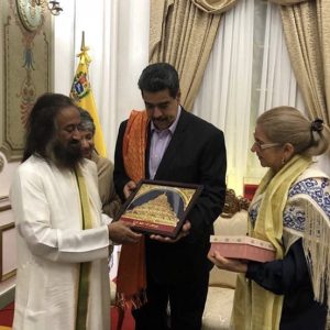 Impactante editorial del diario Versión Final: Las muletas espirituales de Maduro