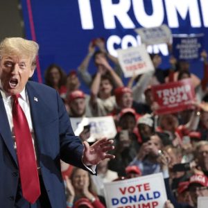 La racista Propuesta de Trump: Una liga de lucha al estilo UFC compuesta por migrantes “violentos”