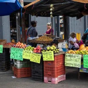 AUNQUE USTED NO LO CREA Vivir en Caracas es más caro que en Madrid o Miami: tres claves que lo explican