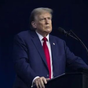 Trump llama a la nación a «permanecer unida» tras tiroteo