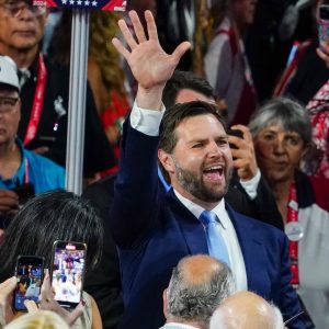 En Estados Unidos: Harris “puede irse al infierno”  señala candidato republicano a vicepresidente Vance, tras altercado en cementerio de Arlington