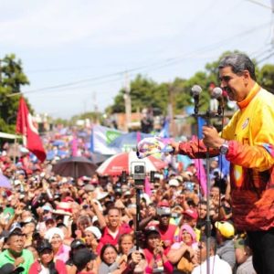 Ante una escasa concurrencia, Nicolás Maduro inicia su campaña por el Estado Zulia