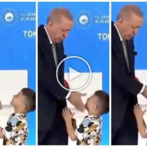 #INCREIBLE Presidente de Turquía Erdogan le da una cachetada en la cara a un niño por no besarle la mano (+video)