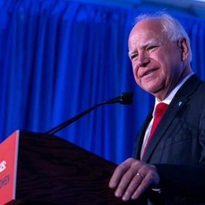 #DEMOCRATAS Harris elige a Tim Walz como compañero de fórmula