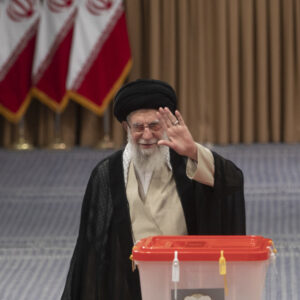 Ante ataque israelí: El Líder supremo de Irán crea una cuenta en hebreo y publica esto