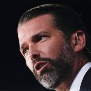 Hijo del presidente electo Donald Trump Jr.  envió un mensaje a quienes asegura “vendieron” a su padre