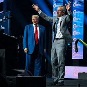 De aspirar la Presidencia a Secretario de Salud será Robert F. Kennedy Jr. a petición del Presidente electo Donald Trump