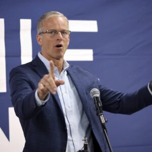 #ULTIMAHORA Republicanos eligen al senador John Thune de Dakota del Sur, como nuevo líder de la mayoría: derrotó a Rick Scott y John Cornyn 