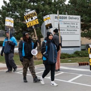 El Grinch: los trabajadores de Amazon hacen huelga en pleno auge navideño