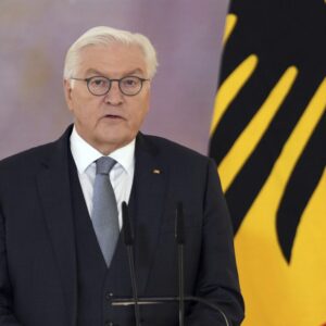 Golpe a la democracia en Europa: Presidente alemán disuelve el Parlamento y anuncia elecciones para febrero
