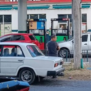 #ACTUALIDAD Crisis de combustible: Conductores pasan hasta cinco días en cola por gasolina en La Habana