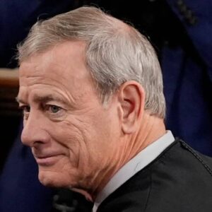 #EEUU Presidente de la Corte Suprema rechaza plan de Trump para destituir a juez que desafió deportaciones bajo Ley de Enemigos Extranjeros