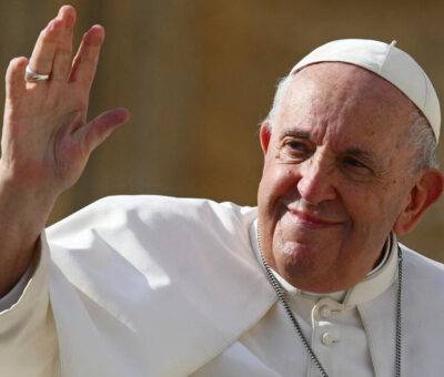 Ahora abundan las personas que son más papistas que el Papa