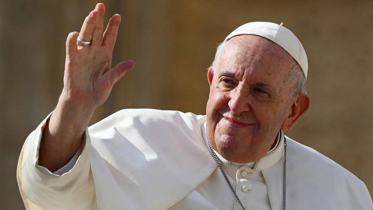 Ahora abundan las personas que son más papistas que el Papa