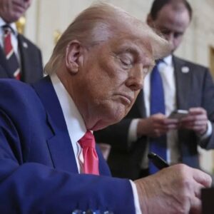 #EEUU Teléfonos móviles y computadoras quedan exentos de los aranceles implementados por Donald Trump