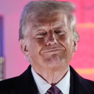 Trump se anota una: Corte Suprema le permite aplicar la Ley de Enemigos Extranjeros para deportaciones rápidas