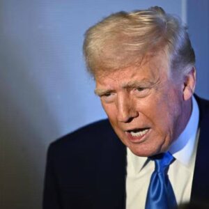 #ECONOMIA Otro “lunes negro”: los mercados mundiales se desploman tras los aranceles impuestos por Donald Trump